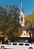 Kirche und Limousine