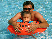 Matthias floating with Papa